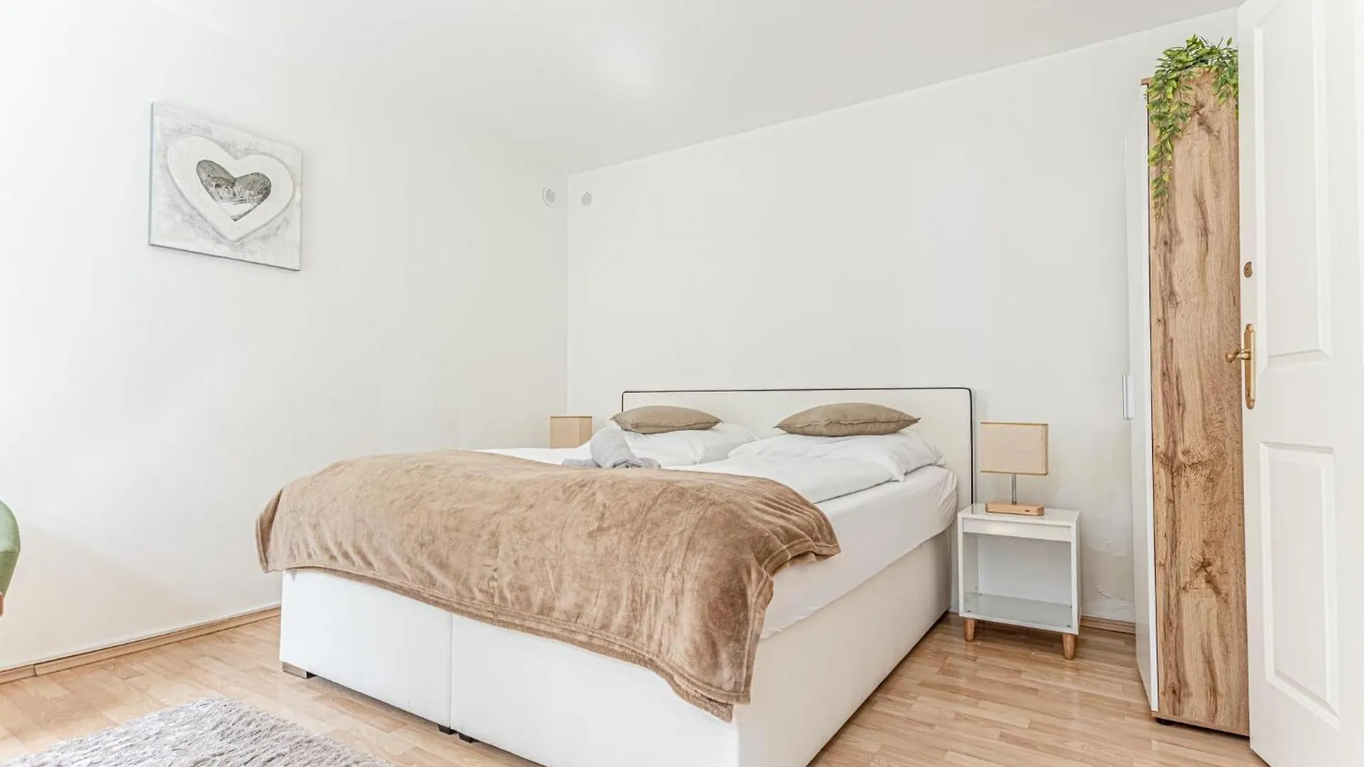 Beautiful 1Br Apt, 10 Min To Westbahnhof location