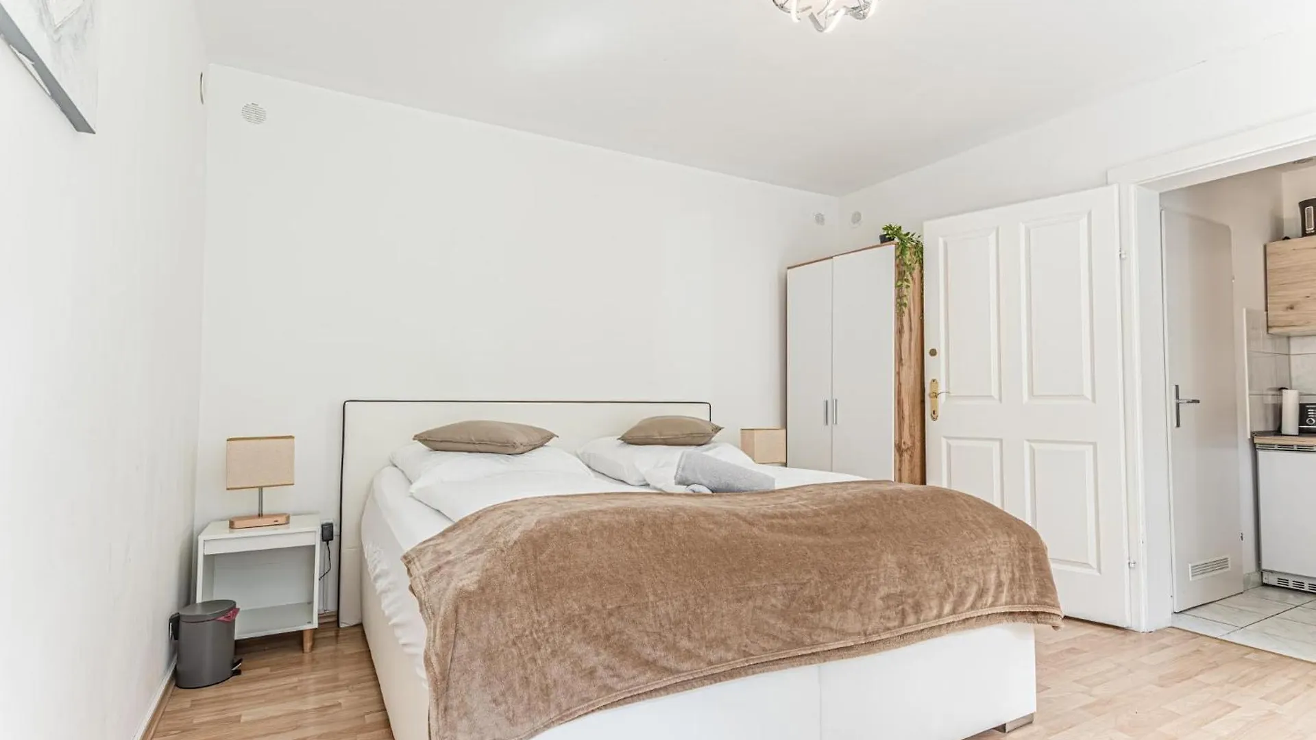 Beautiful 1BR Apt, 10 Min to Westbahnhof Vídeň