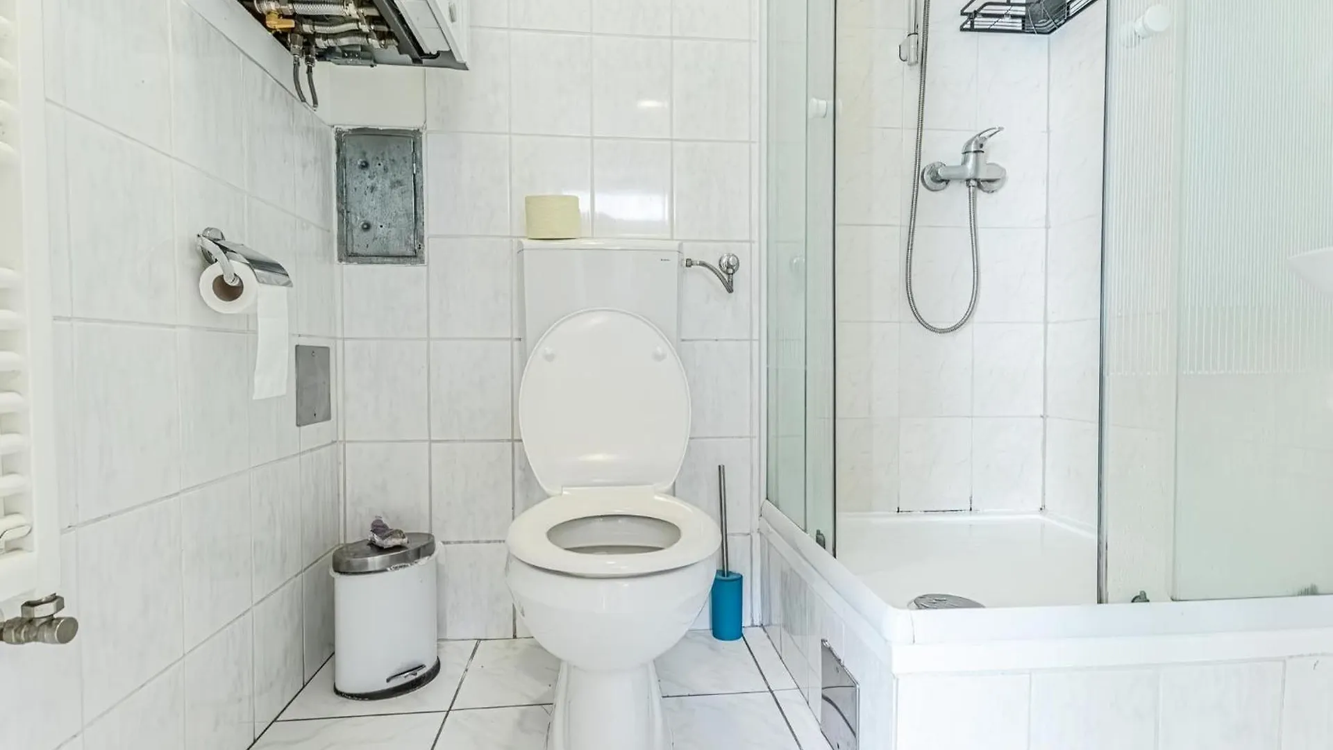 Beautiful 1BR Apt, 10 Min to Westbahnhof Vienna Appartamento